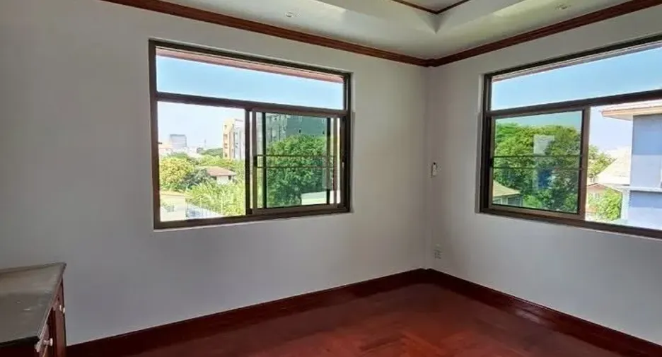 For rent 6 bedrooms house in Wang Thonglang, Bangkok