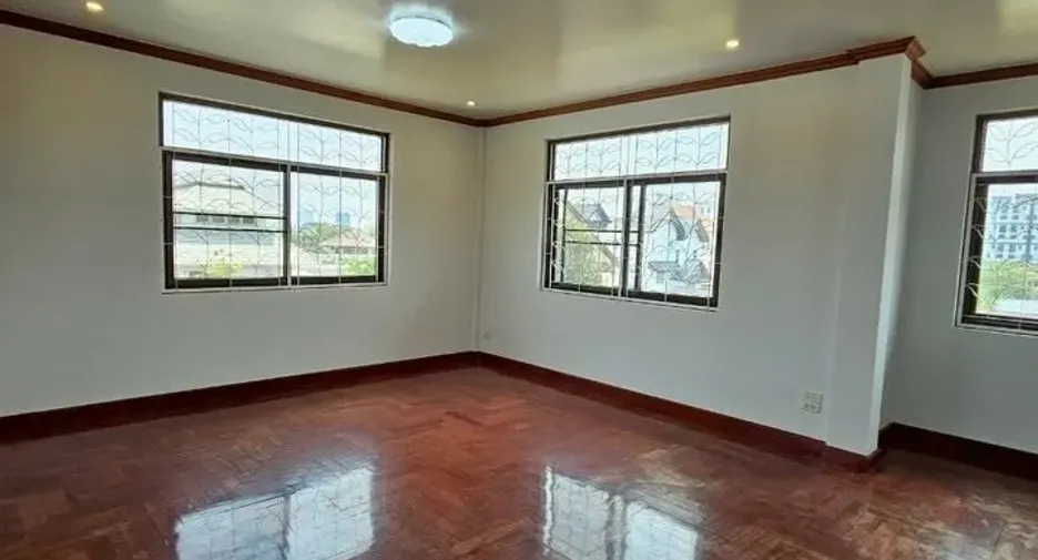 For rent 6 bedrooms house in Wang Thonglang, Bangkok
