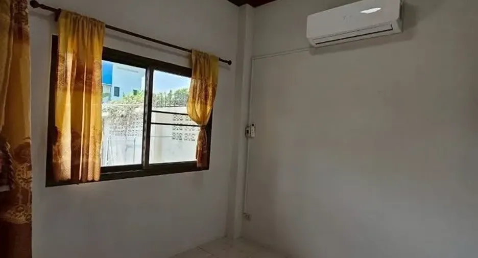 For rent 6 bedrooms house in Wang Thonglang, Bangkok