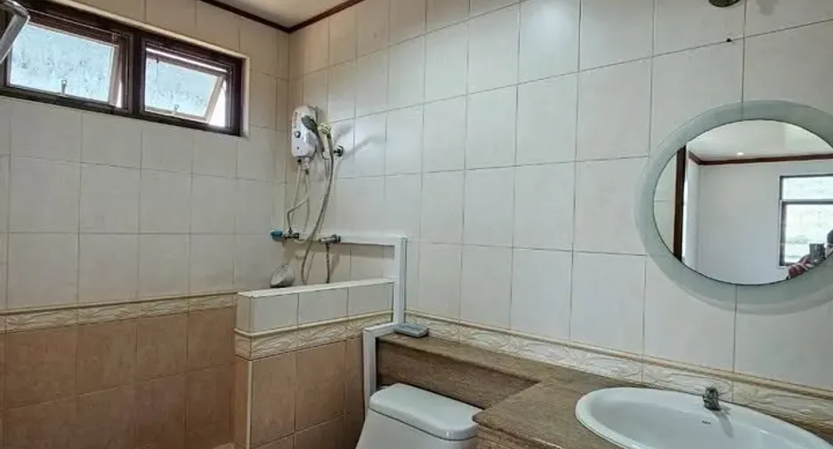 For rent 6 bedrooms house in Wang Thonglang, Bangkok