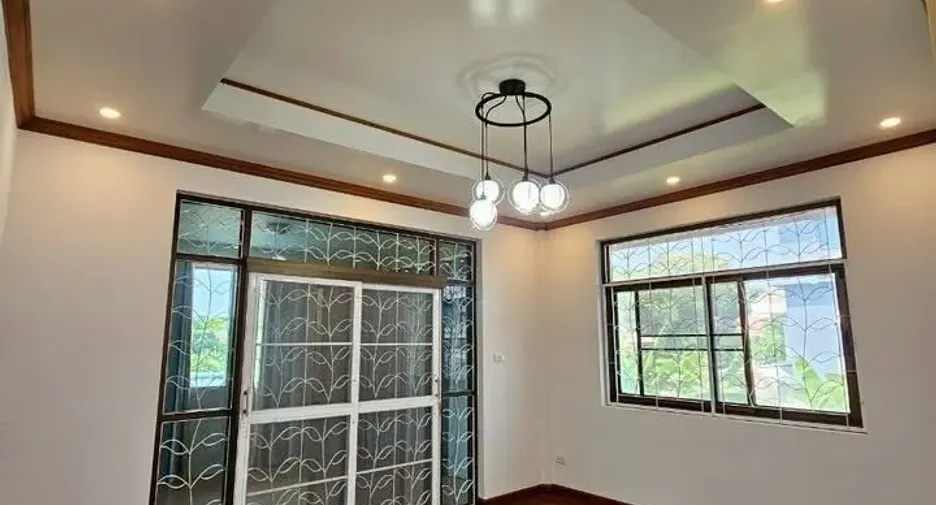 For rent 6 bedrooms house in Wang Thonglang, Bangkok