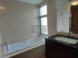 For rent 3 bedrooms apartment in Khlong Toei, Bangkok
