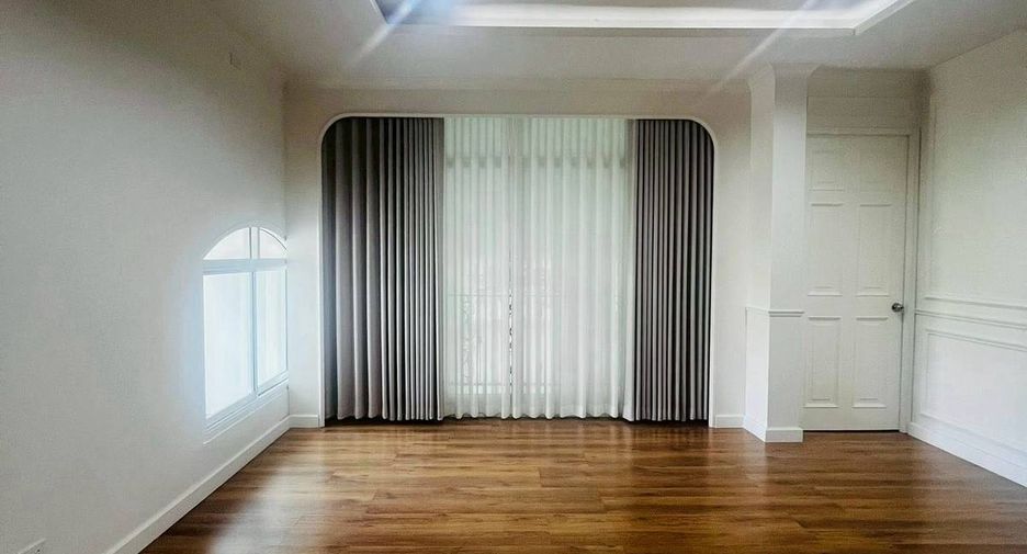 For rent and for sale 4 bedrooms house in Taling Chan, Bangkok