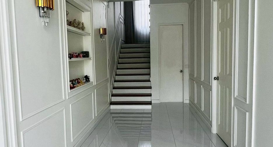 For rent and for sale 4 bedrooms house in Taling Chan, Bangkok