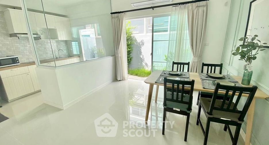 À louer 3 chambres maison de ville à Prawet, Bangkok