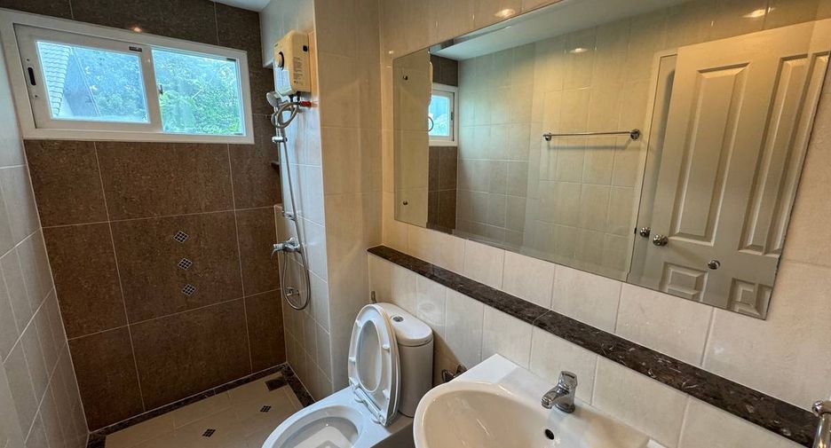 Reihenhaus zur Miete mit 3 Zimmer in Wang Thonglang, Bangkok