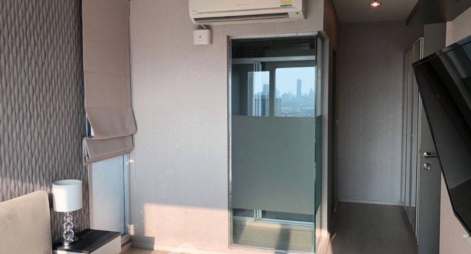 For rent 2 bedrooms condo in Huai Khwang, Bangkok