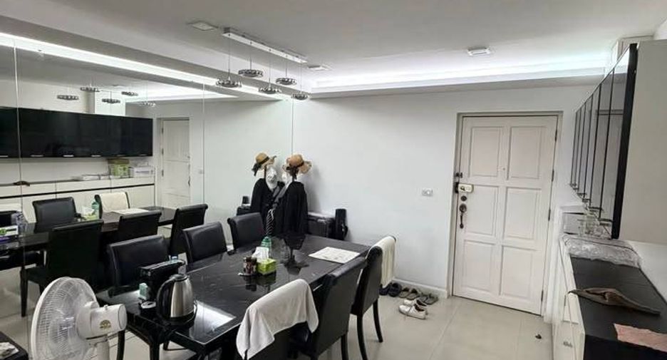 For rent 2 bedrooms condo in Watthana, Bangkok