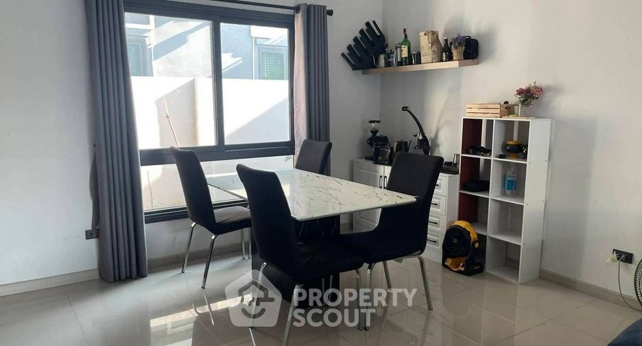 Casa en alquiler de 4 habitaciones en East Pattaya, Pattaya