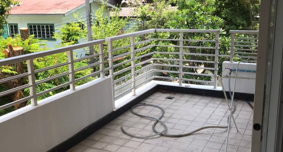 À louer 3 chambres appartement à Sathon, Bangkok