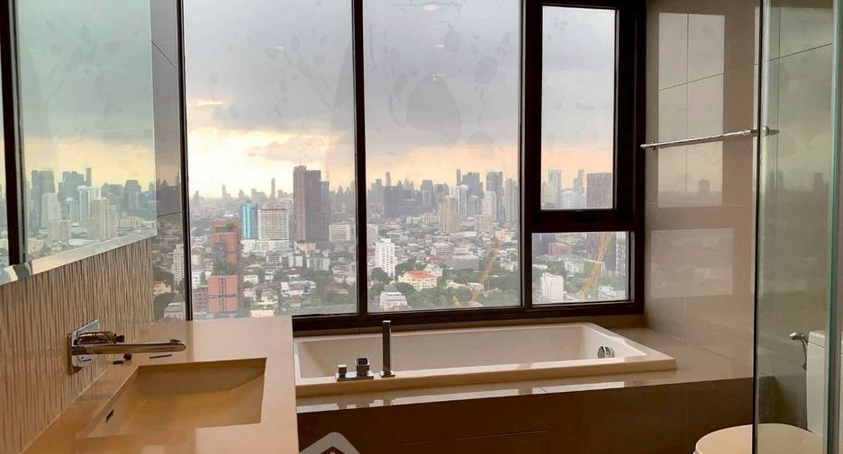 Condo en alquiler de 2 habitaciones en Khlong Toei, Bangkok