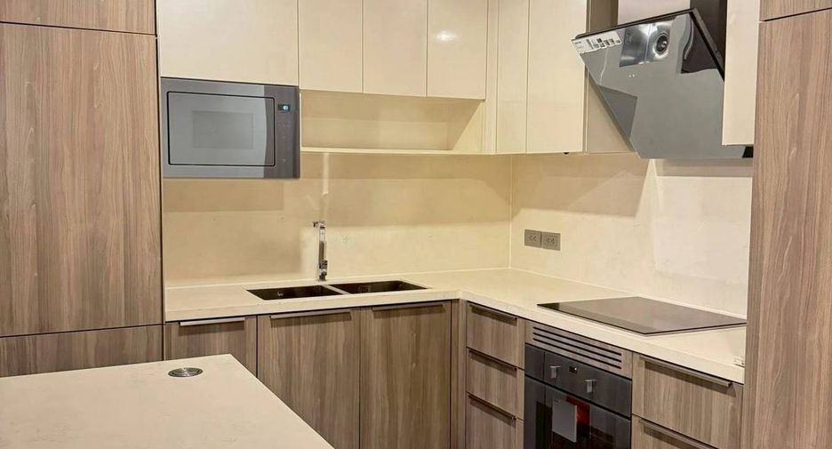 For rent 2 bedrooms condo in Khlong Toei, Bangkok