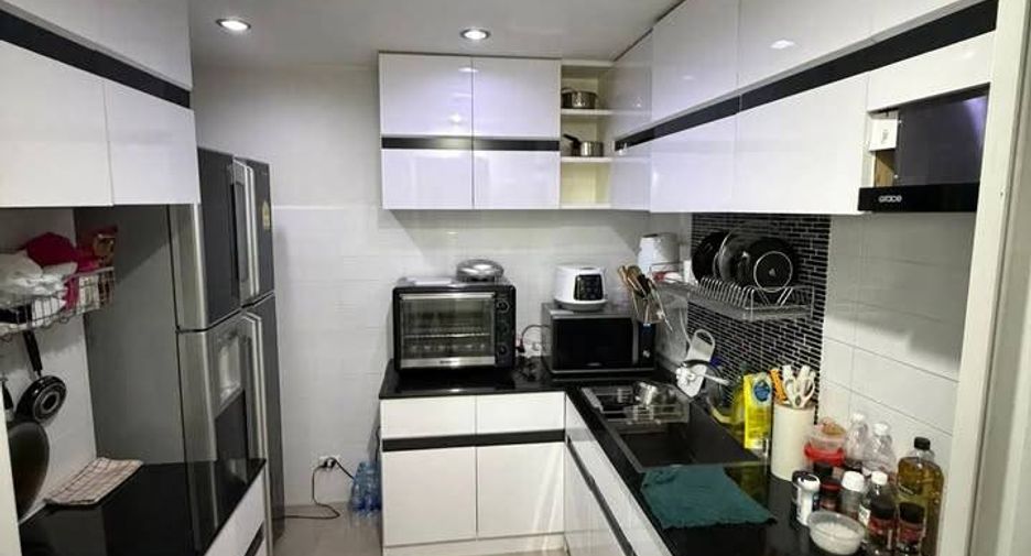 For rent 2 bedrooms condo in Watthana, Bangkok