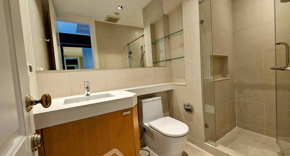 For rent 3 bedrooms condo in Pathum Wan, Bangkok