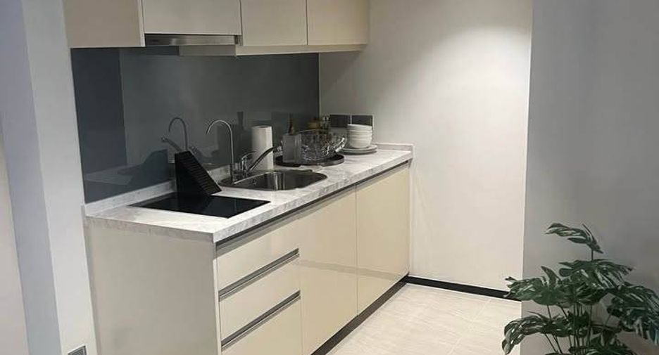 For rent 1 bed condo in Pathum Wan, Bangkok