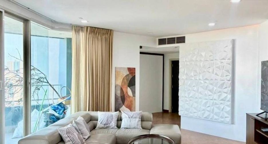 For rent 3 bedrooms condo in Bang Kho Laem, Bangkok