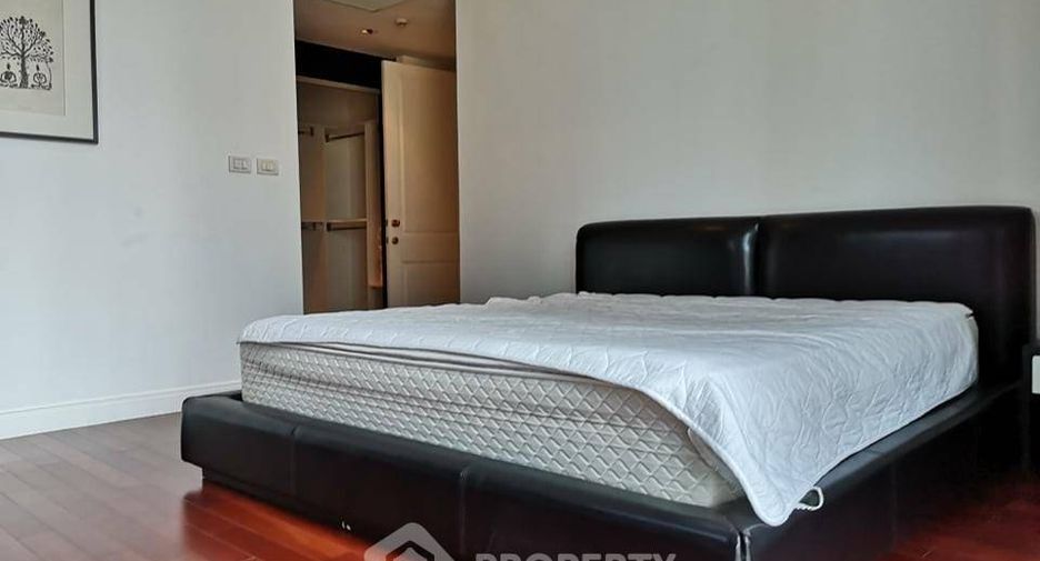 For rent 3 bedrooms condo in Pathum Wan, Bangkok
