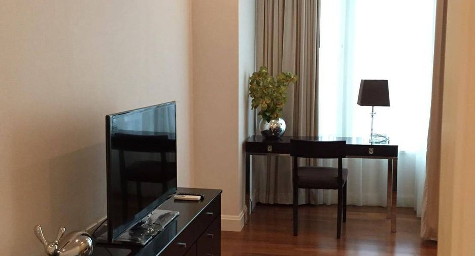 For rent 2 bedrooms condo in Pathum Wan, Bangkok