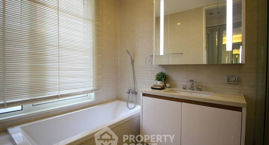For rent 2 bedrooms condo in Pathum Wan, Bangkok