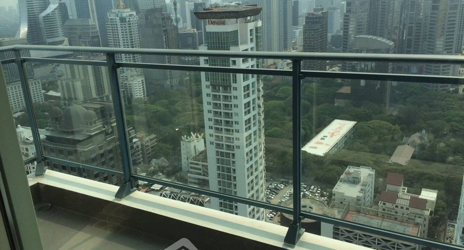 For rent 2 bedrooms condo in Pathum Wan, Bangkok