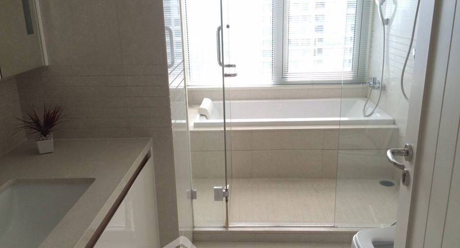 For rent 2 bedrooms condo in Pathum Wan, Bangkok