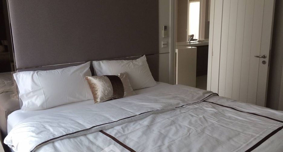 For rent 2 bedrooms condo in Pathum Wan, Bangkok