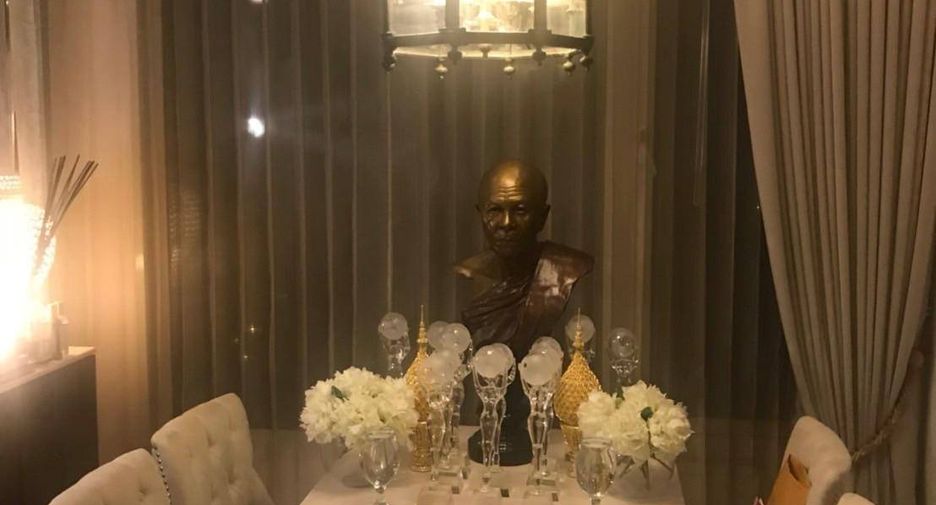 For rent 2 bedrooms condo in Pathum Wan, Bangkok