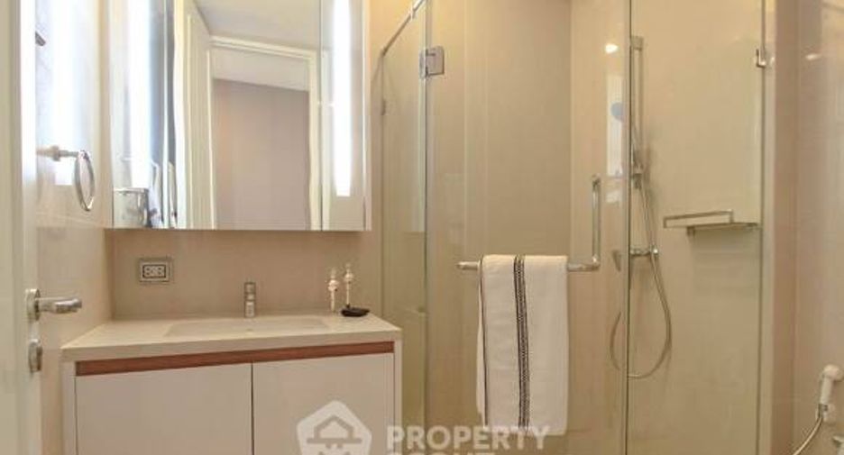 For rent 2 bedrooms condo in Pathum Wan, Bangkok