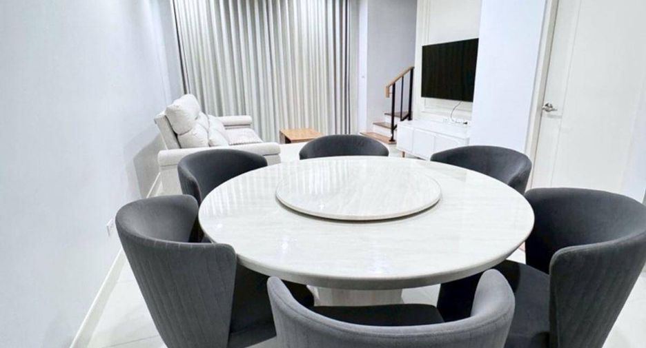 For rent 3 ベッドルーム townhouse in Saphan Sung, Bangkok