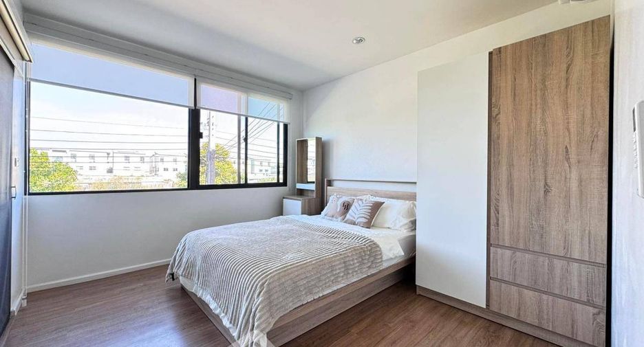 For rent 3 ベッドルーム townhouse in Saphan Sung, Bangkok
