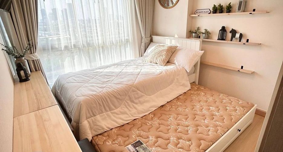 For rent 3 bedrooms condo in Huai Khwang, Bangkok