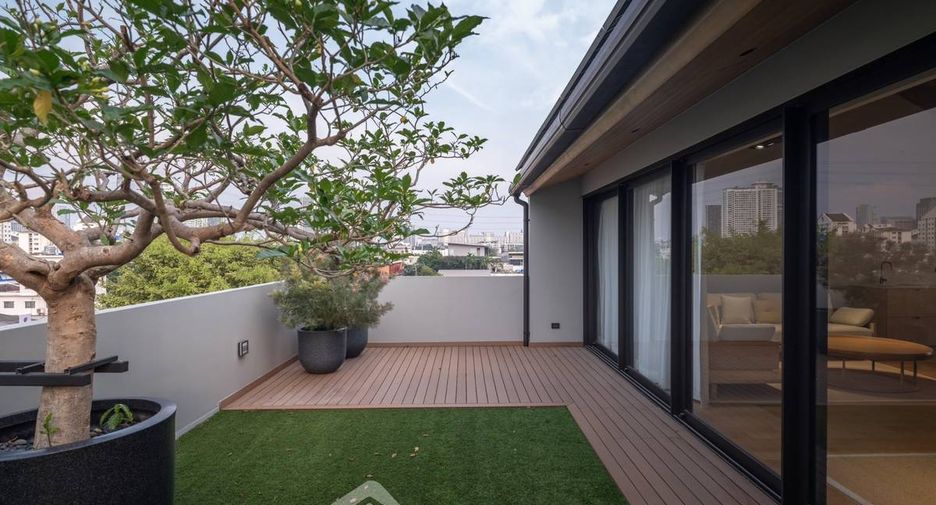 For rent 5 bedrooms house in Chatuchak, Bangkok