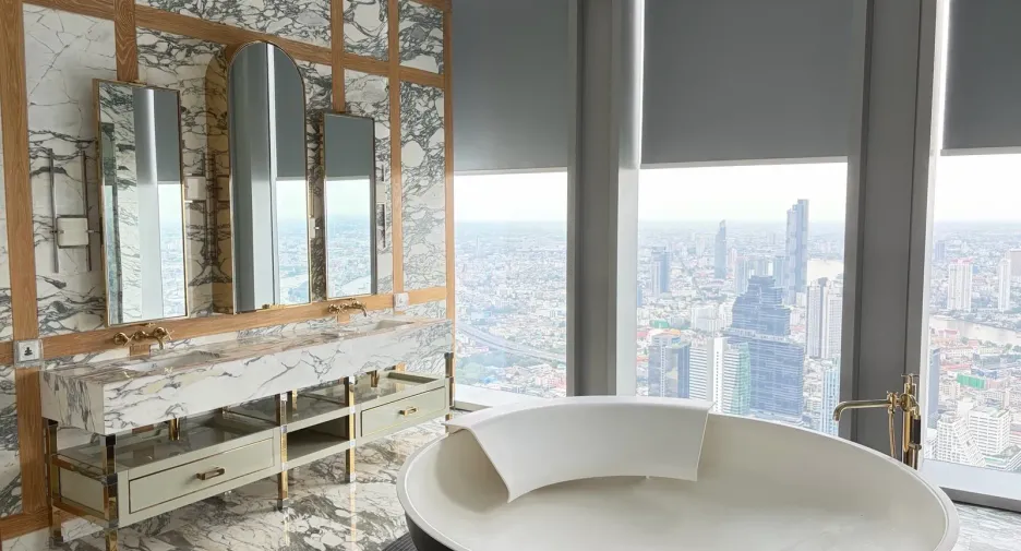 For rent 3 bedrooms condo in Sathon, Bangkok