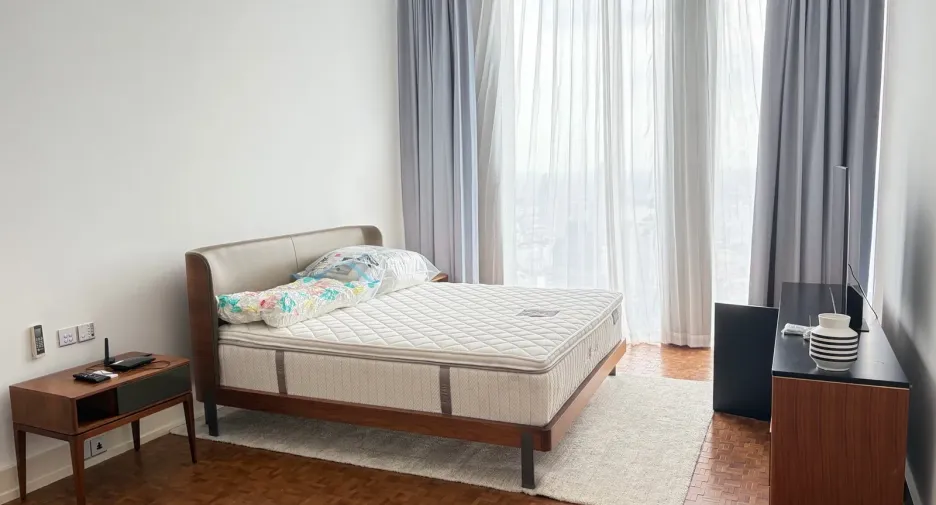 For rent 3 bedrooms condo in Sathon, Bangkok