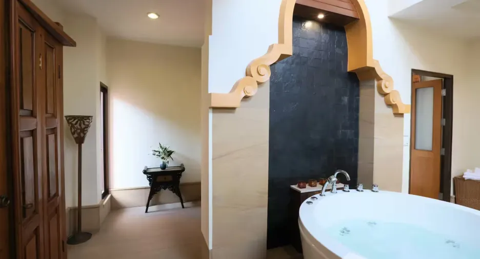 Villa zum Kauf und zur Miete mit 6 Zimmer in East Pattaya, Pattaya