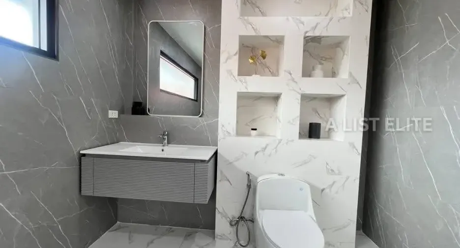 Casa en alquiler de 5 habitaciones en Jomtien, Pattaya