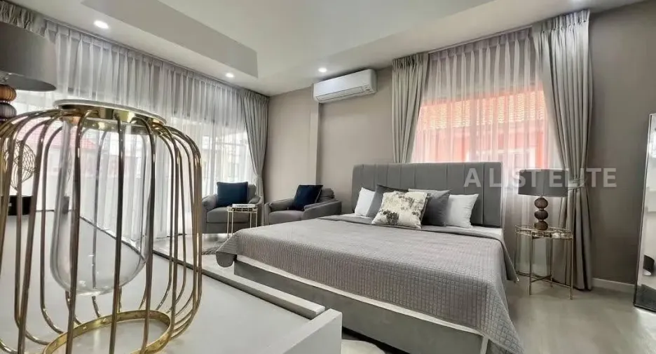 Casa en alquiler de 5 habitaciones en Jomtien, Pattaya