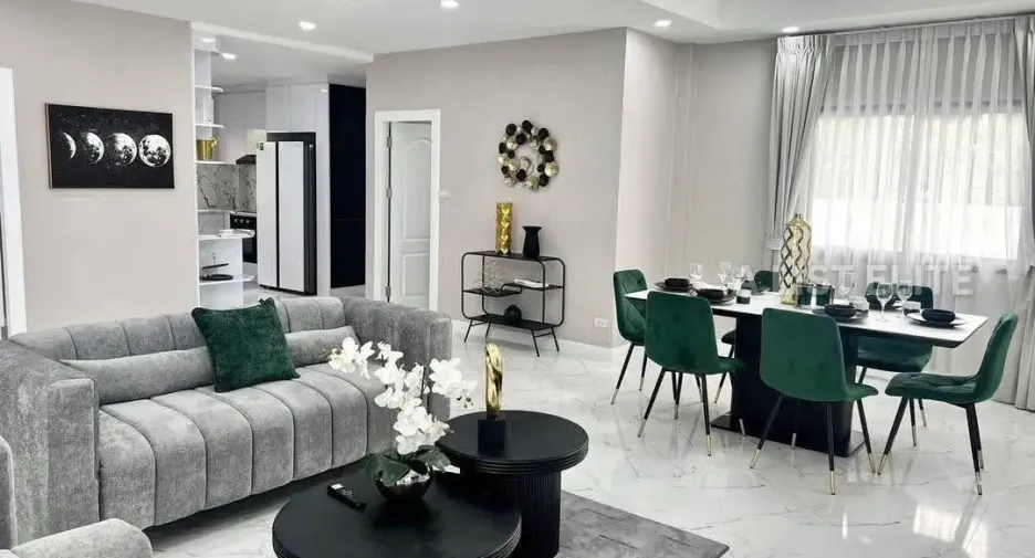 Casa en alquiler de 5 habitaciones en Jomtien, Pattaya
