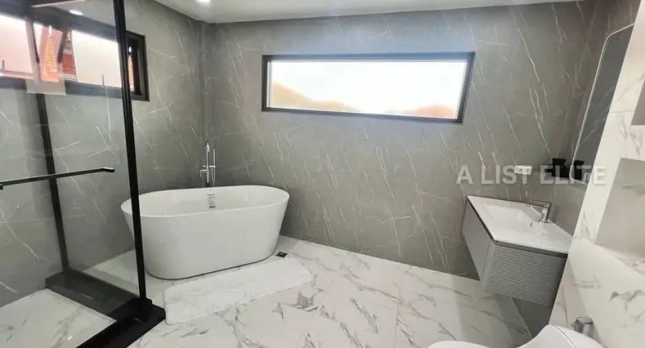 Casa en alquiler de 5 habitaciones en Jomtien, Pattaya