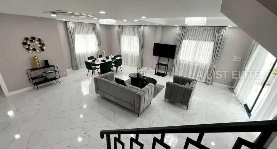 Casa en alquiler de 5 habitaciones en Jomtien, Pattaya