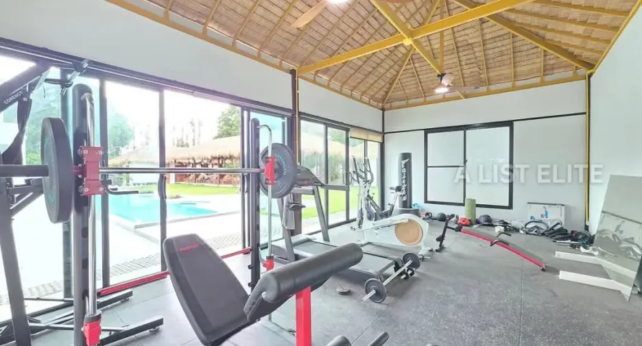 For rent 4 bedrooms house in Huay Yai, Pattaya