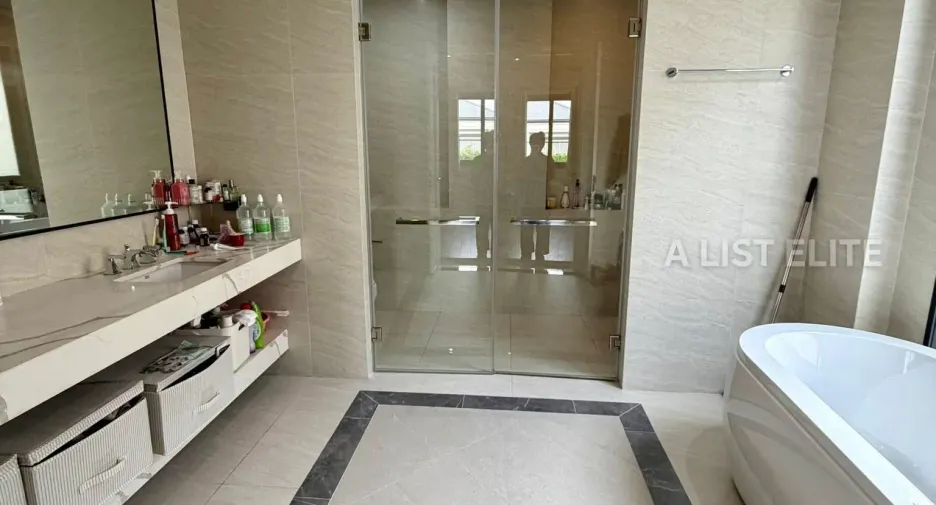For rent 4 bedrooms house in East Pattaya, Pattaya