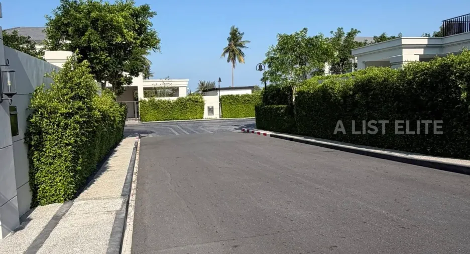 For rent 4 bedrooms house in East Pattaya, Pattaya