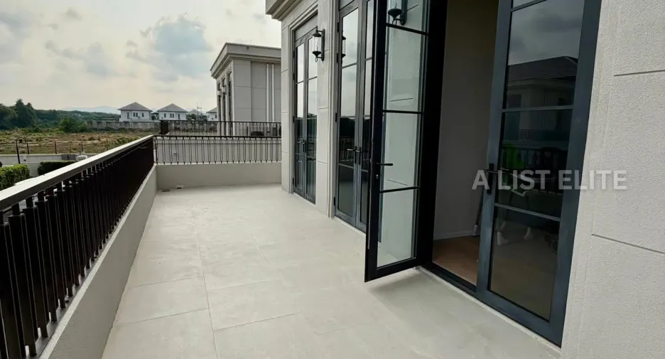 For rent 4 bedrooms house in East Pattaya, Pattaya