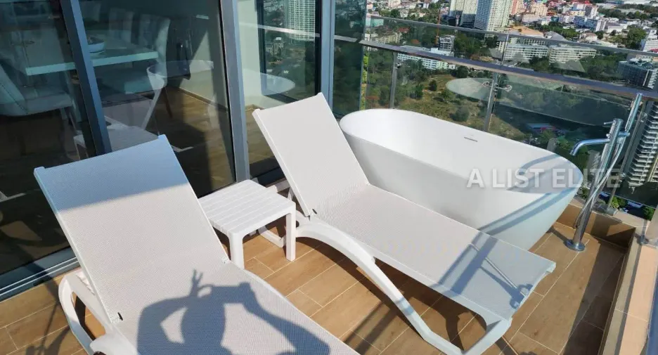 For rent 3 bedrooms condo in North Pattaya, Pattaya