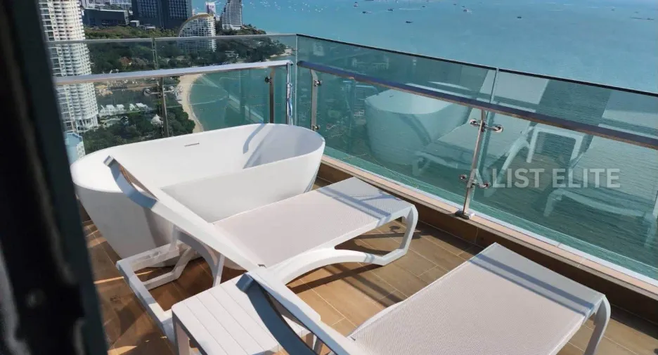 For rent 3 bedrooms condo in North Pattaya, Pattaya