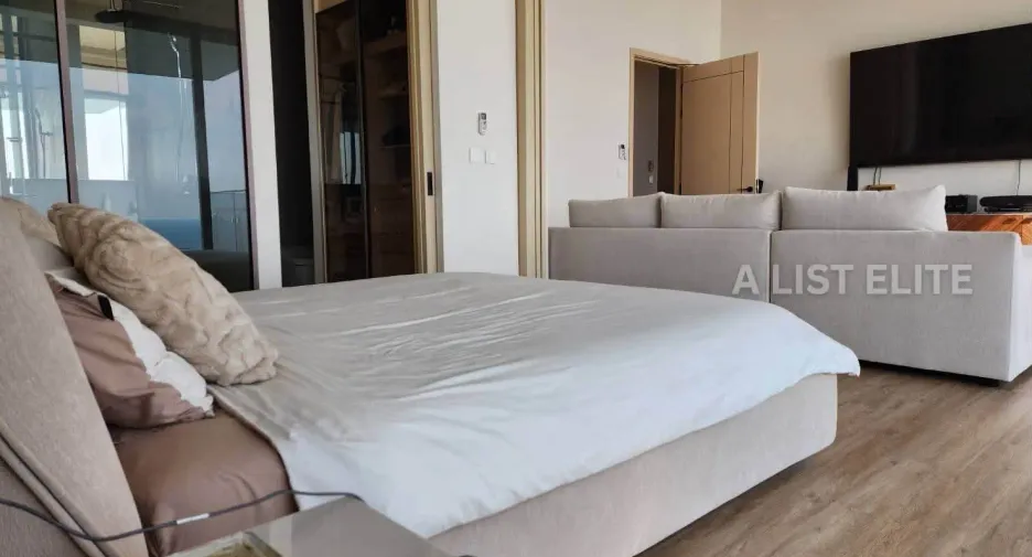 For rent 3 bedrooms condo in North Pattaya, Pattaya