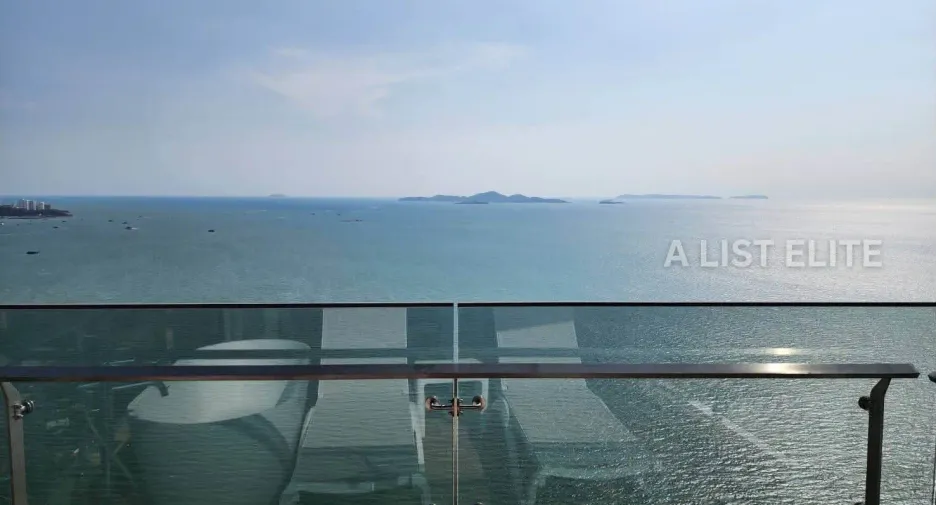 For rent 3 bedrooms condo in North Pattaya, Pattaya