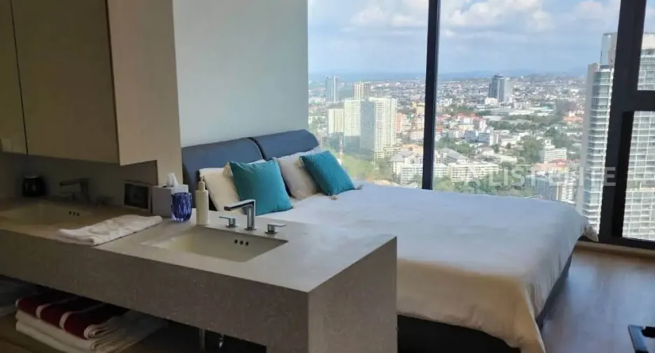 For rent 3 bedrooms condo in North Pattaya, Pattaya