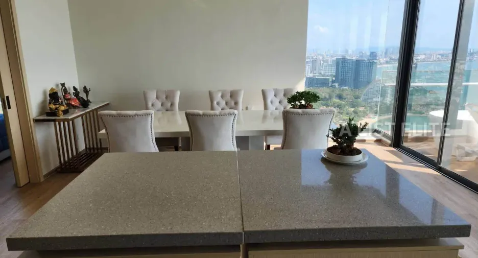 For rent 3 bedrooms condo in North Pattaya, Pattaya